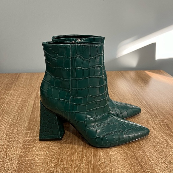 Green croc booties - Picture 2 of 5